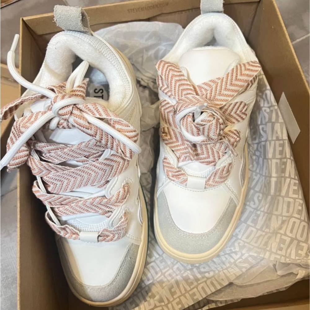 Brand new casual shoes